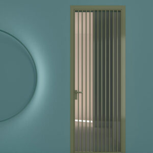 Porta battente telaio Modular anta Maxi Porta battente con telaio in alluminio Modular anta Maxi in vetro trasparente con inserti verticali e bordo anta in alluminio bronzo.