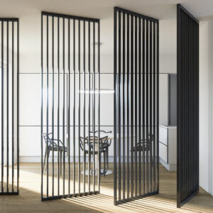 Porta in vetro e alluminio Industrial Maxi apertura con cerniere a bilico Ambiente diviso da 4 porte sistema bilico con ante di colore nero e vetro trasparente Industrial Maxi:design moderno e gioco di luci e ombre.
